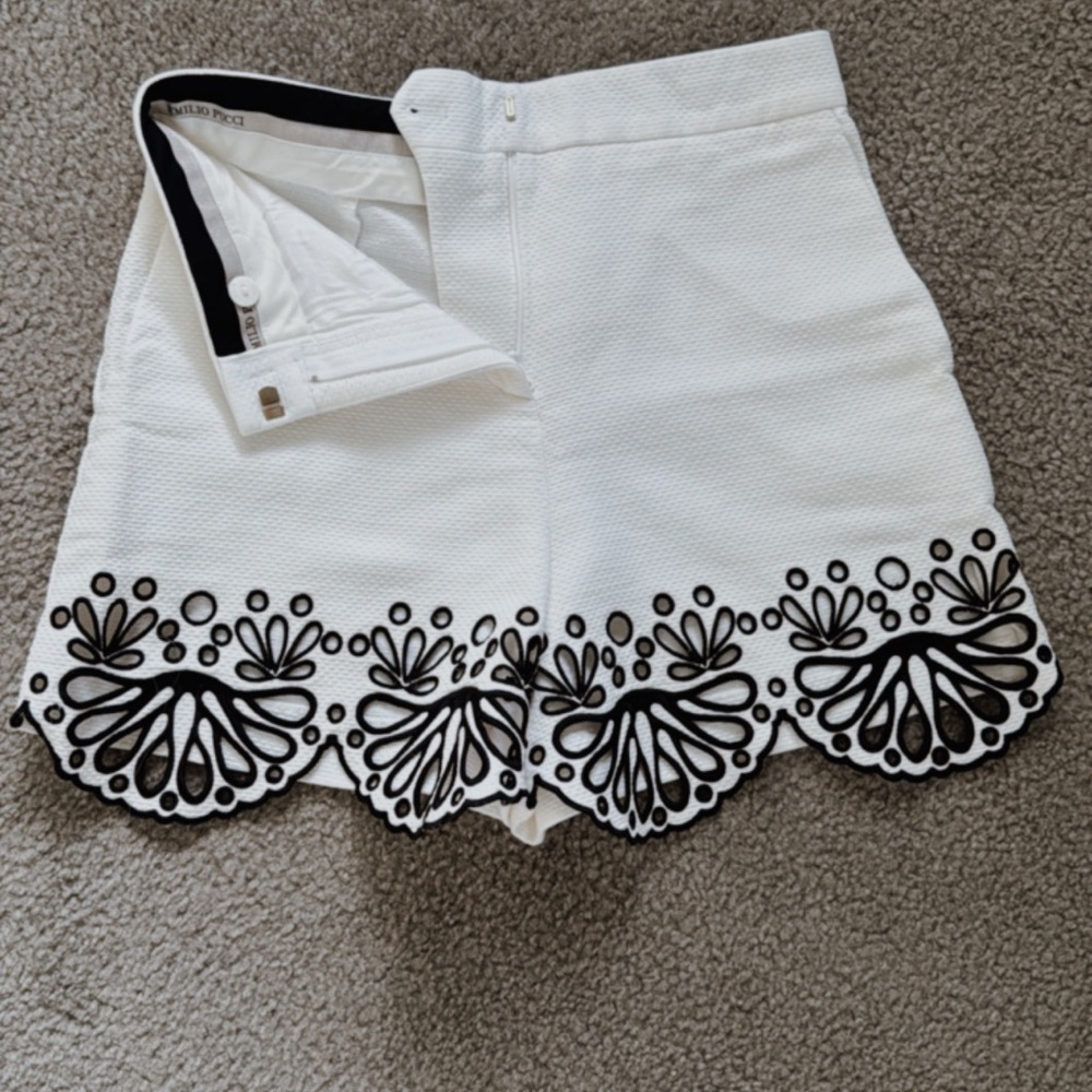 Emilio Pucci Shorts In White/Black - Picture 8 of 13